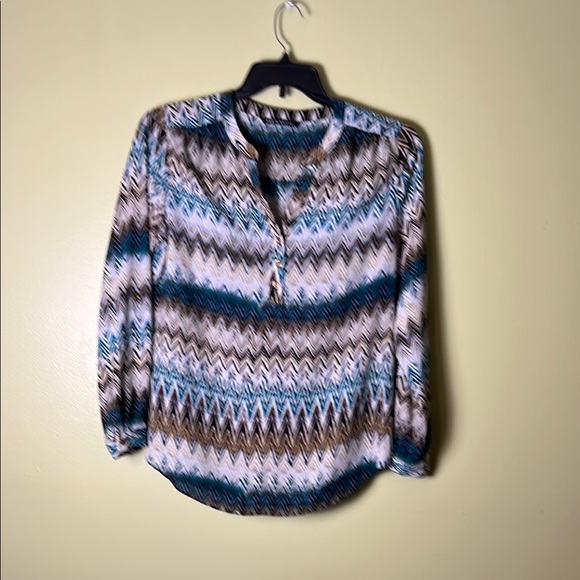 Zac & Rachel Blue and White Blouse with Mandarin Collar and 3/4 Sleeves - Picture 1 of 5